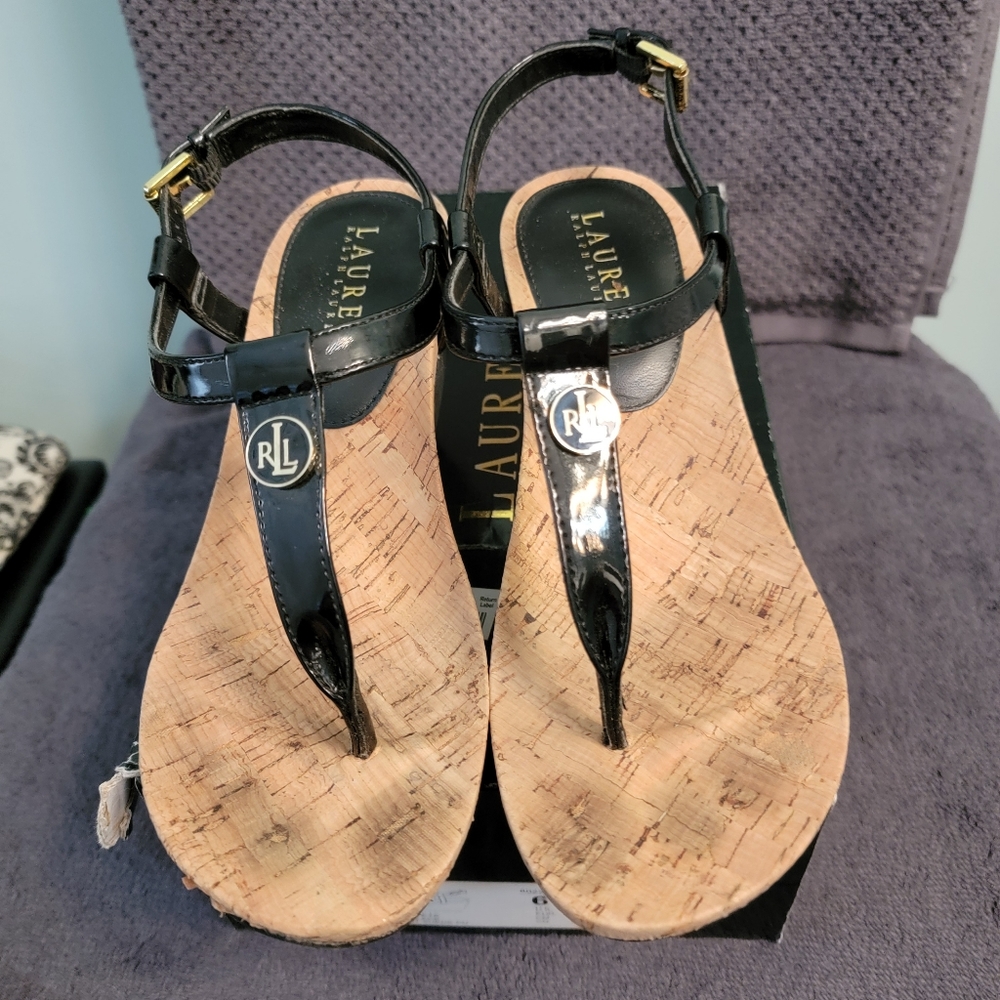 Ralph Lauren Retta black patent leather thong wedge sandal 6B (37) fits a 6.5